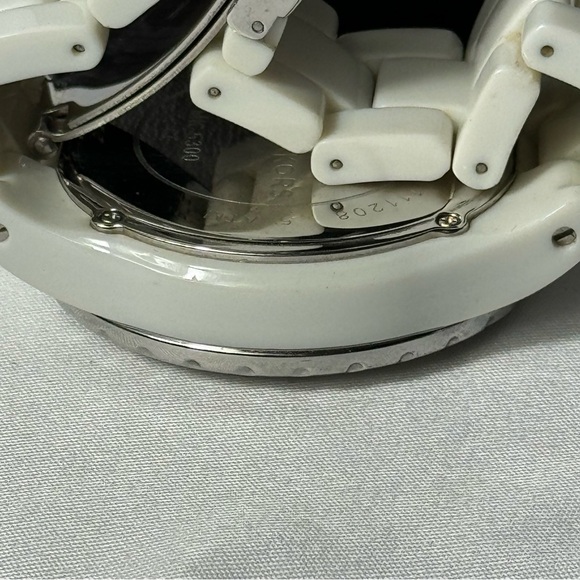 Micheal Kors Jet Set White Sports Watch w/ Box - Picture 16 of 16